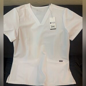 Womens FIGS CASMA 3 pocket scrub top! Medium!